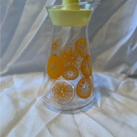 Vintage Pyrex Citrus Print Glass Carafe with Yellow Lid - Picture 1 of 8